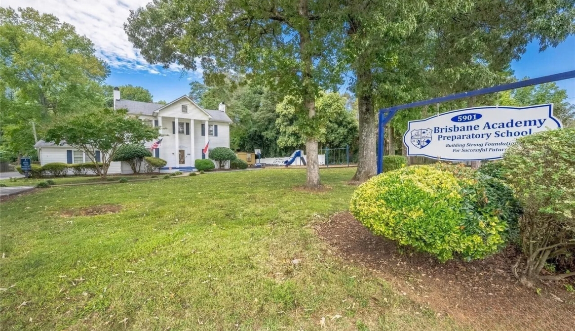 5901 Statesville Front View