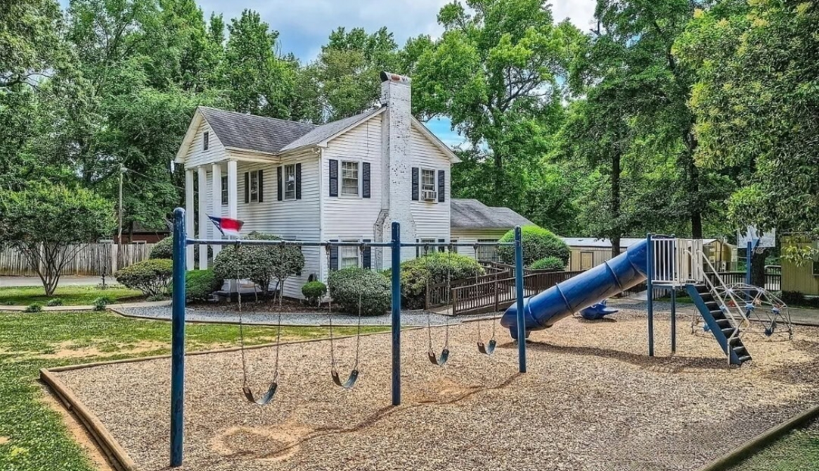 5901 Statesville Side view